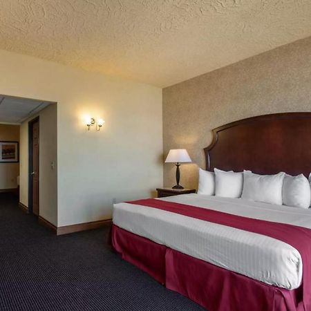 Shoreline Inn & Conference Center, Ascend Hotel Collection Muskegon Exterior photo