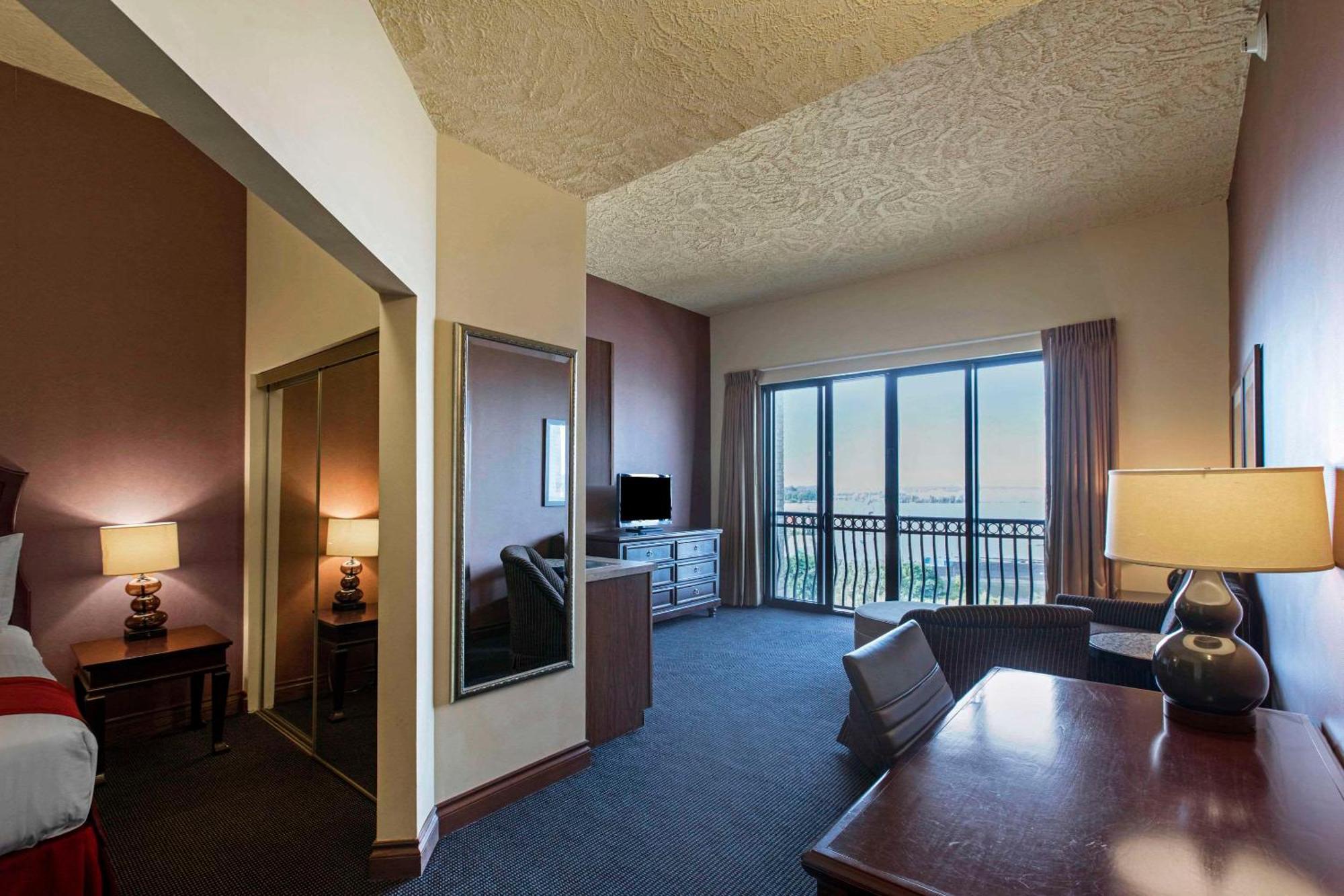 Shoreline Inn & Conference Center, Ascend Hotel Collection Muskegon Exterior photo